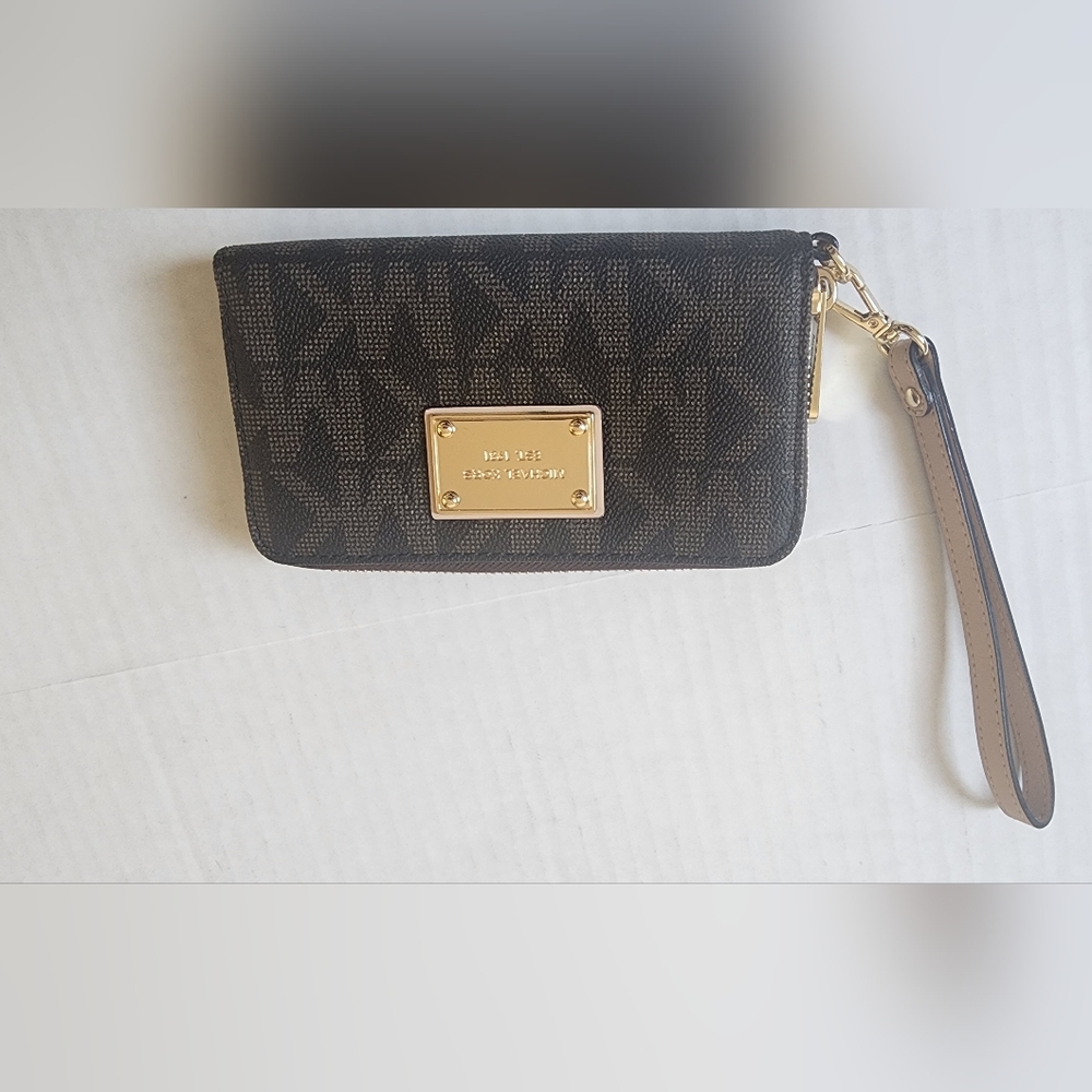 Michael Kors Black and Gold Zip Wallet